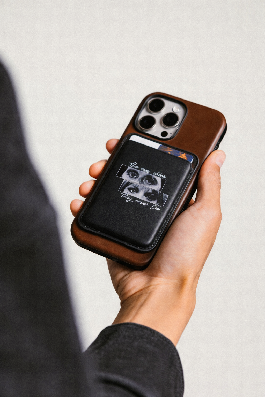 Eyes Chico MagSafe Wallet