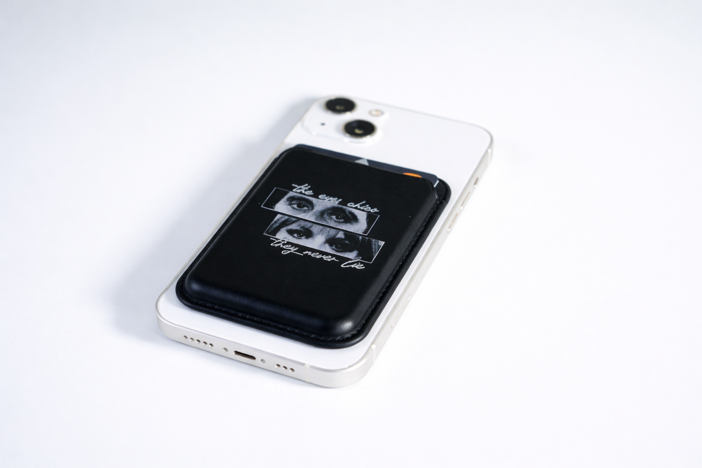 Eyes Chico MagSafe Wallet